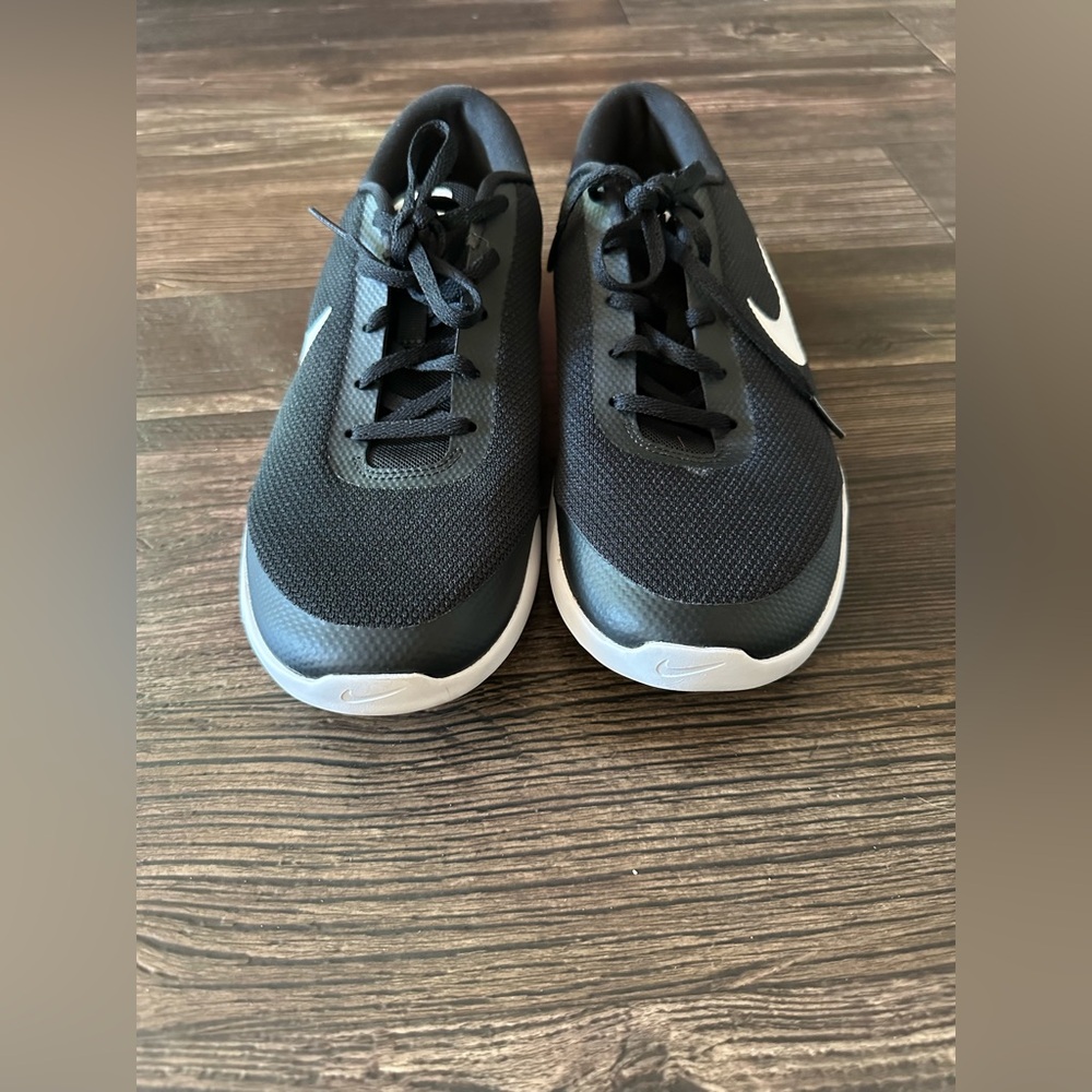 Nike Men's Black and White Running Shoes Size 10